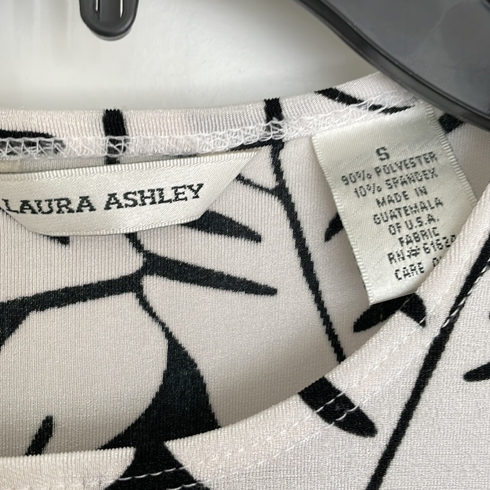 Laura Ashley black & white sleeveless top - Picture 4 of 7